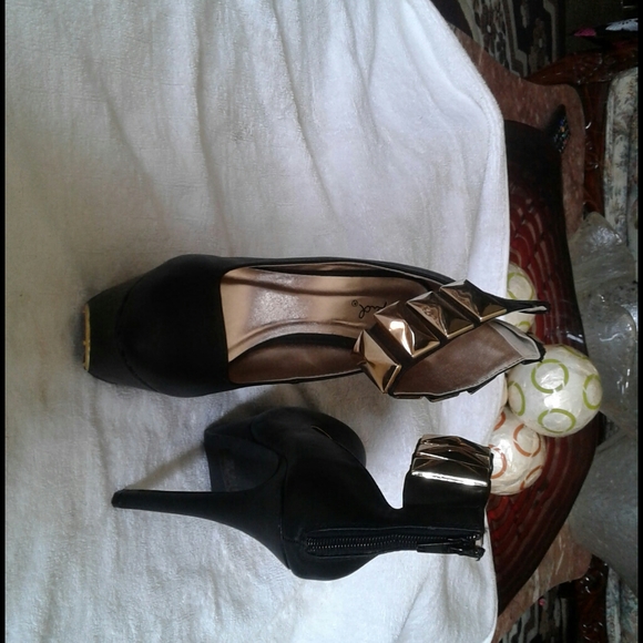 Shoes - Picture 2 of 2